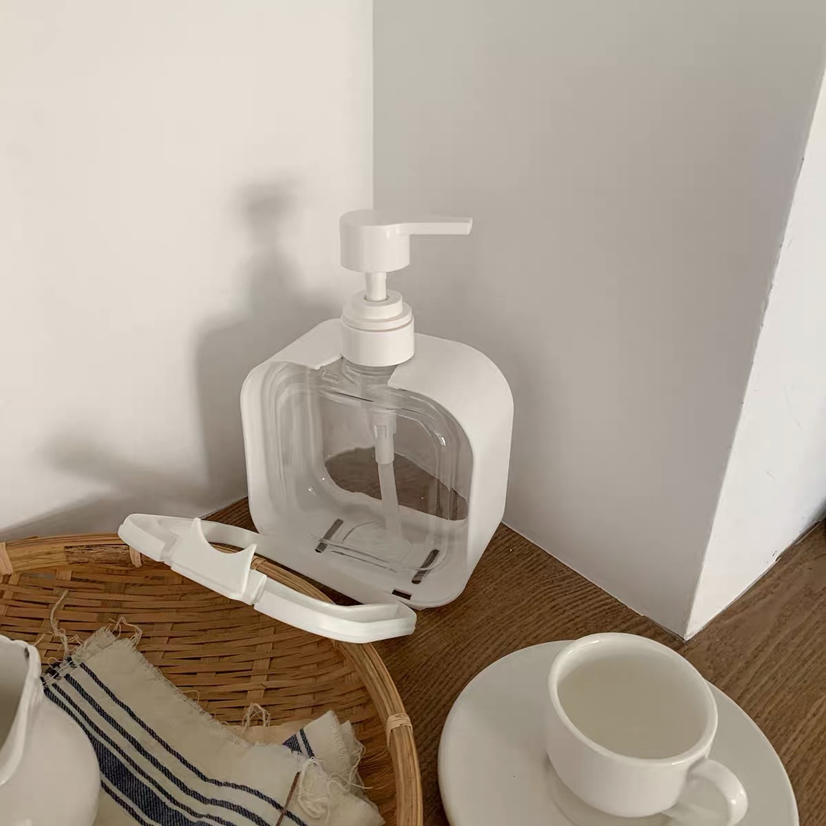 Hair spray bottle HA105 images